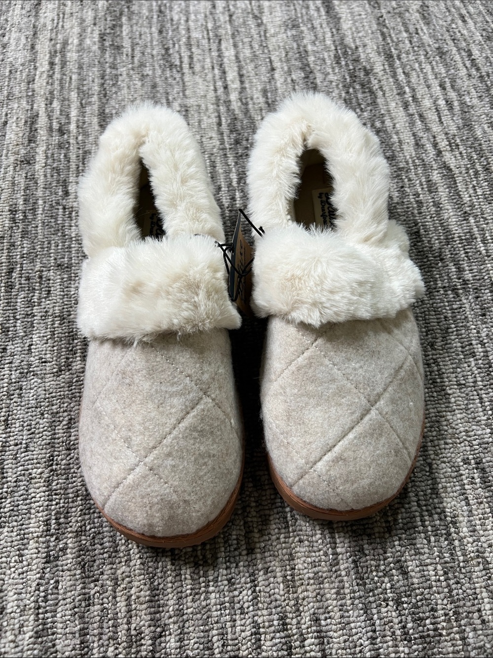 dearfoams Cream Quilted Faux-Fur Clog Slippers Size M